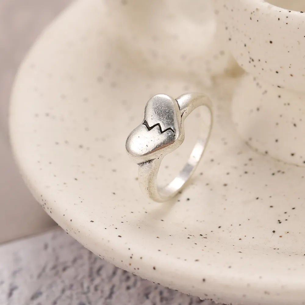 Zeta 65 Gothic Vintage Punk Ring - Image 3